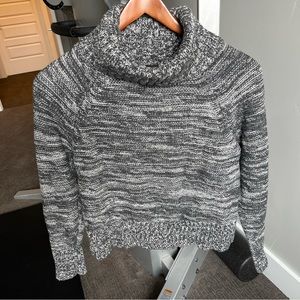 BANANA REPUBLIC Gray & white turtleneck sweater, women’s sz L